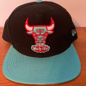 NWOT EXCLUSIVE New Era Chicago Bulls Snapback Black, Red & Turquoise